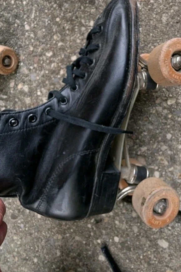 Vintage 1940-1950 Black Leather Indoor Roller Skates - photo 5