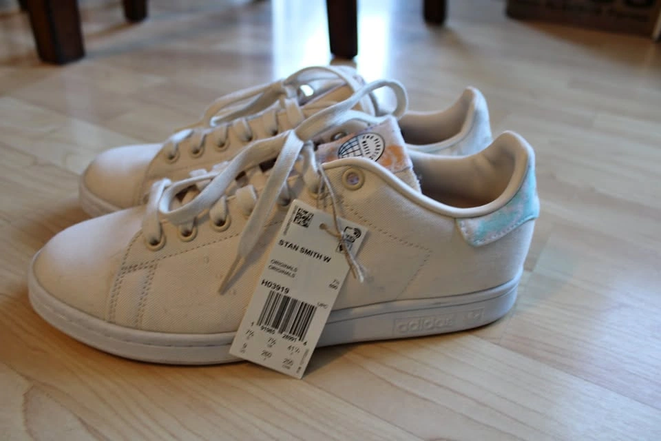 (Womens) adidas Stan Smith 'Wonder White' H03919. Pick up only.