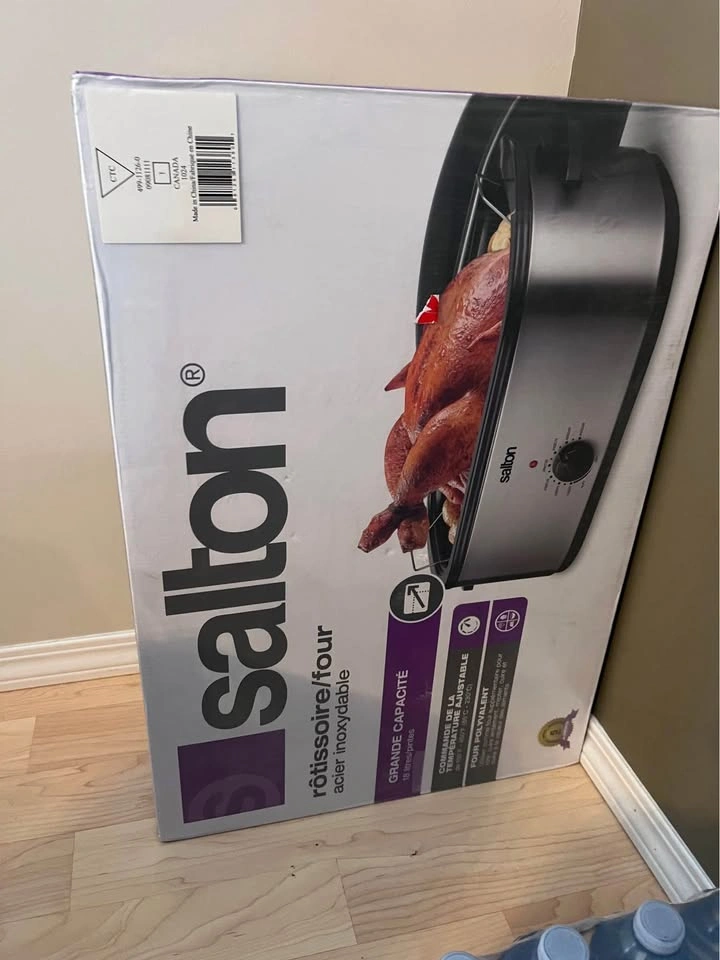 Salton Roaster 1450 Watt - Brand New in Box