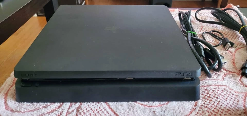 ps4 slim 1TB - photo 2