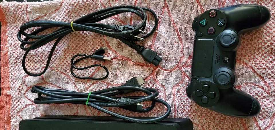 ps4 slim 1TB - photo 3
