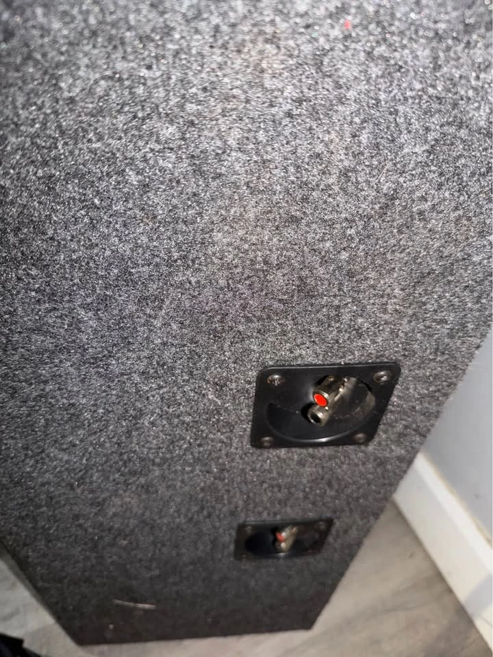 2 10" Kicker Subwoofers with Box - photo 3