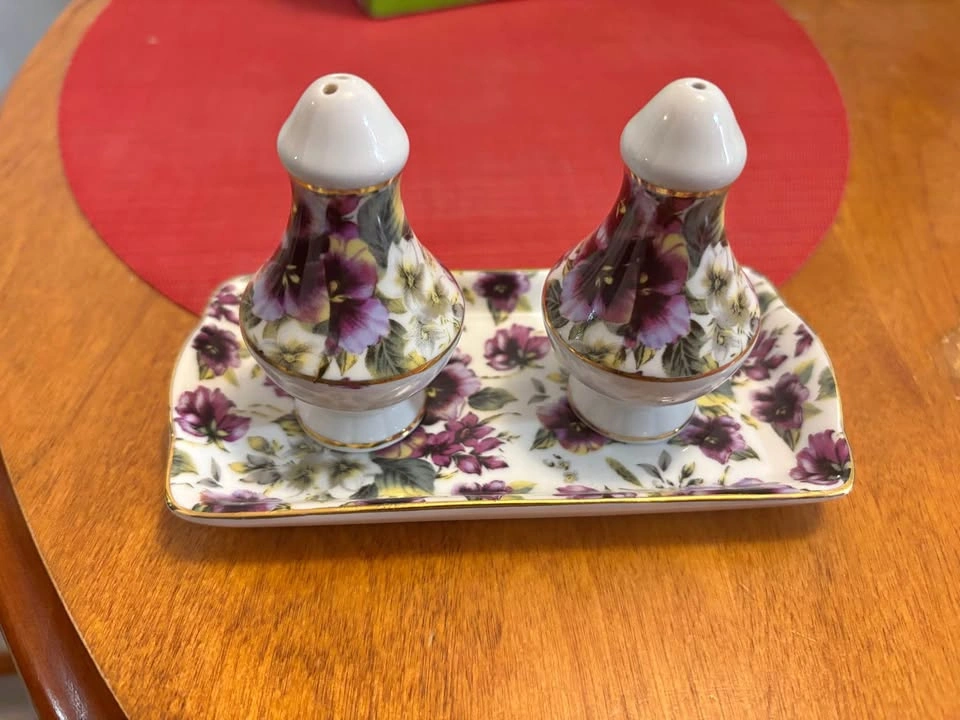 Allison L.L. Purple Pansy Salt Pepper Shakers w Tray
