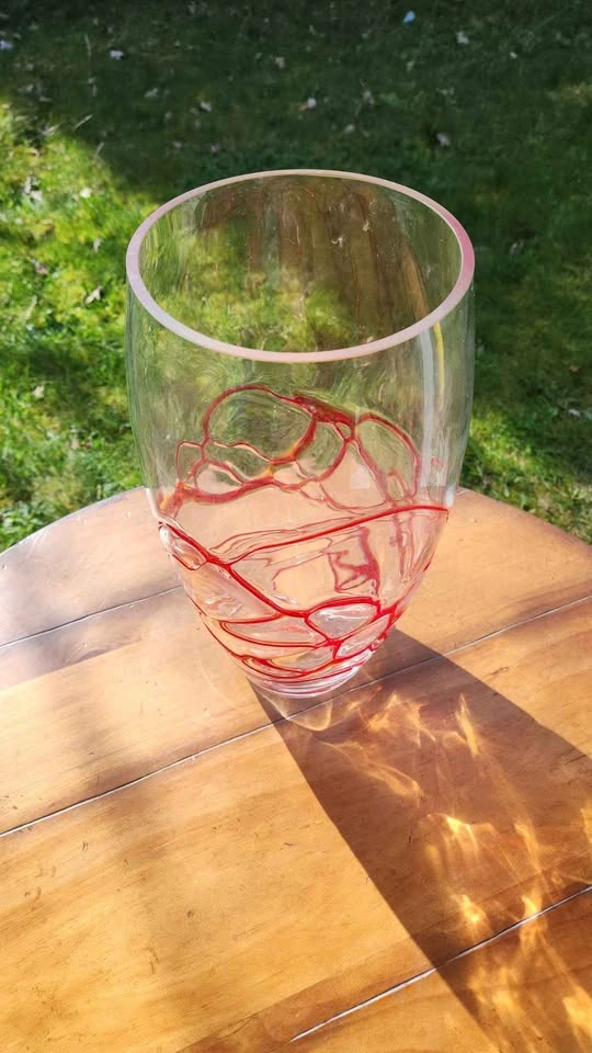 Clear glass vase with red design 14.25" height - photo 3