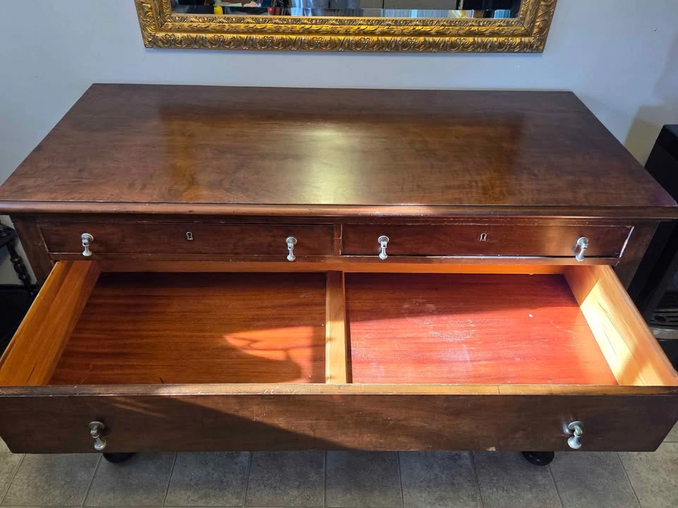 Gorgeous Chest of Drawers - photo 3