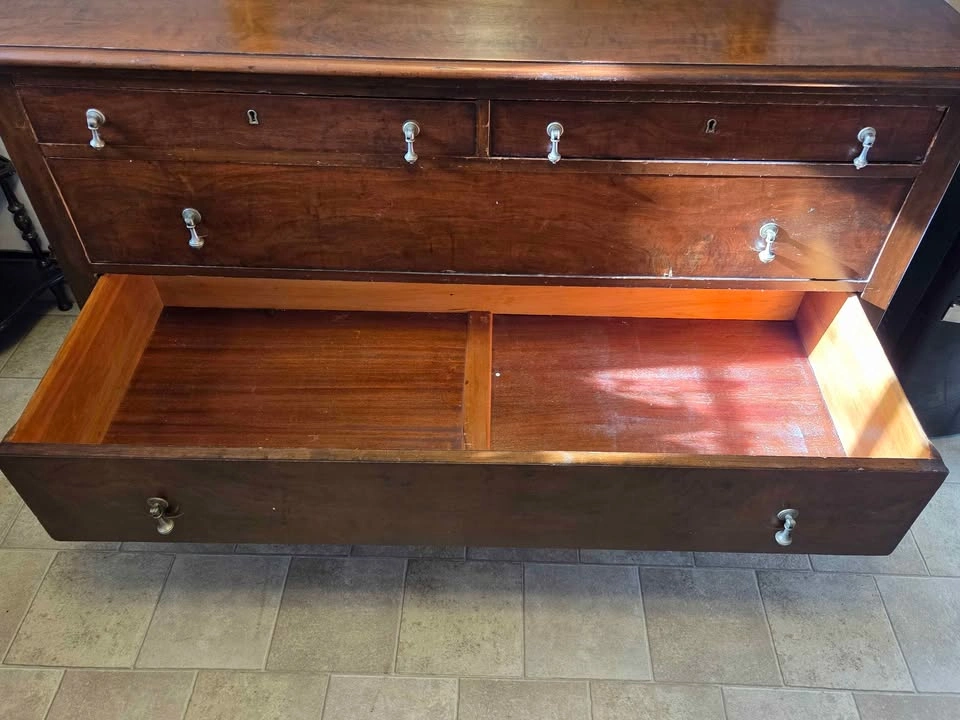 Gorgeous Chest of Drawers - photo 4
