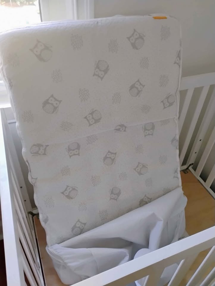 Mini crib with mattress and sheets - photo 3