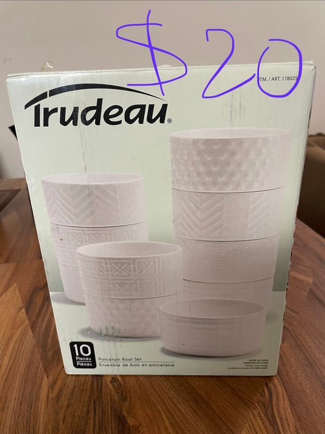 Brand new, never used 10 piece Porcelain bowl set