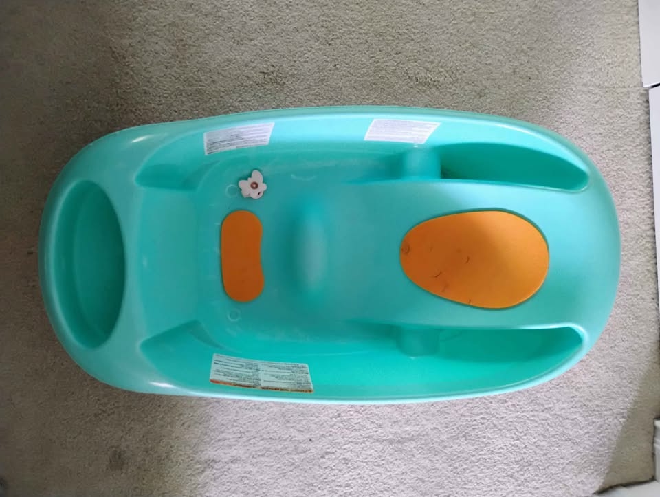 Baby bath tub with newborn attachment - photo 2