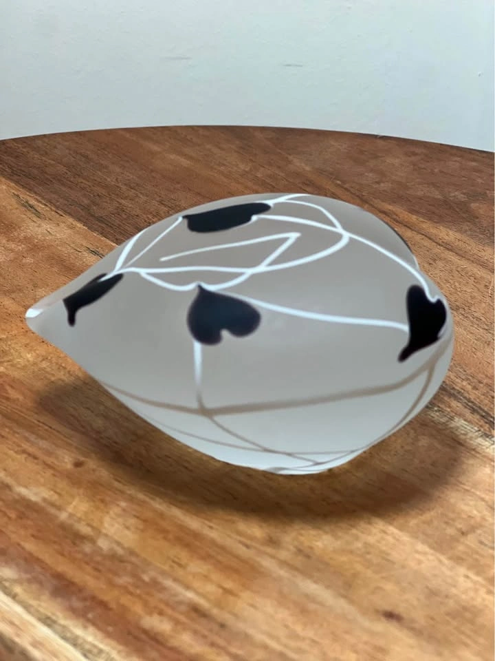 Heart Shaped Art Glass Paperweight - Hanging Hearts & Vines - photo 4
