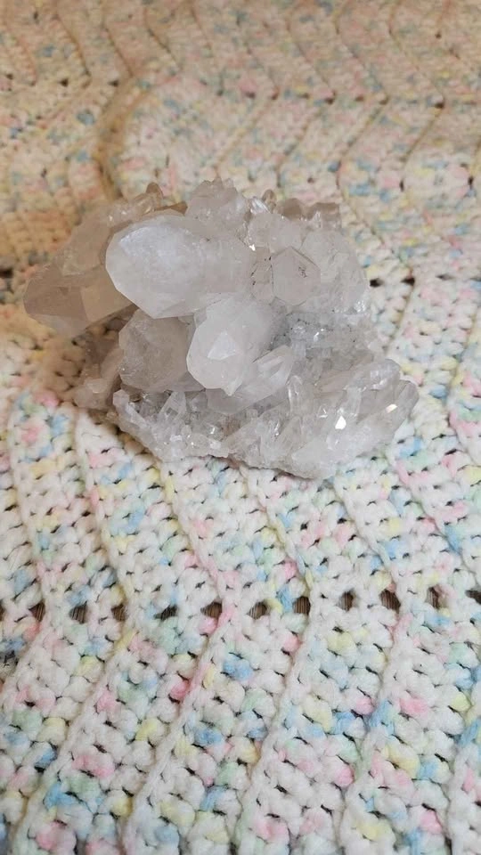 1.8lb Statement Specimen Large Quartz Cluster - photo 2
