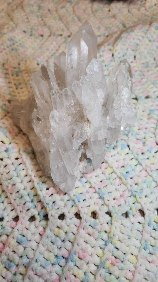 1.8lb Statement Specimen Large Quartz Cluster - photo 3