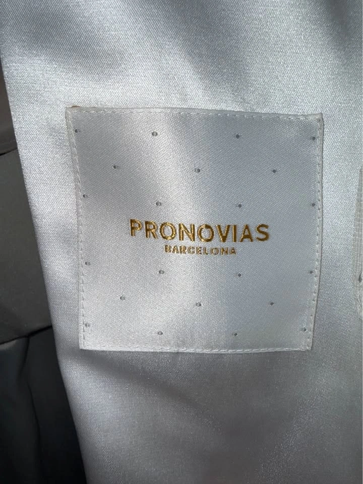 Pronovias Barcelona Wedding Dress – Size 10/12 OBO - photo 3