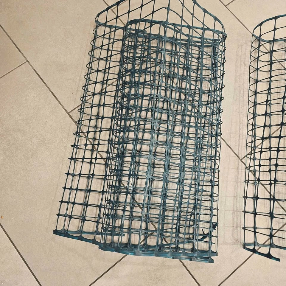 Plastic Garden Fencing - Approx 6' Each - photo 2