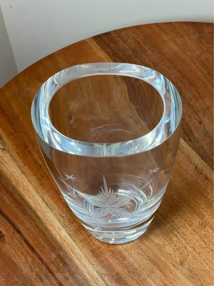 Etched Crystal Starburst Vase 6” Tall - photo 2