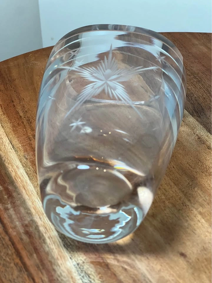 Etched Crystal Starburst Vase 6” Tall - photo 3