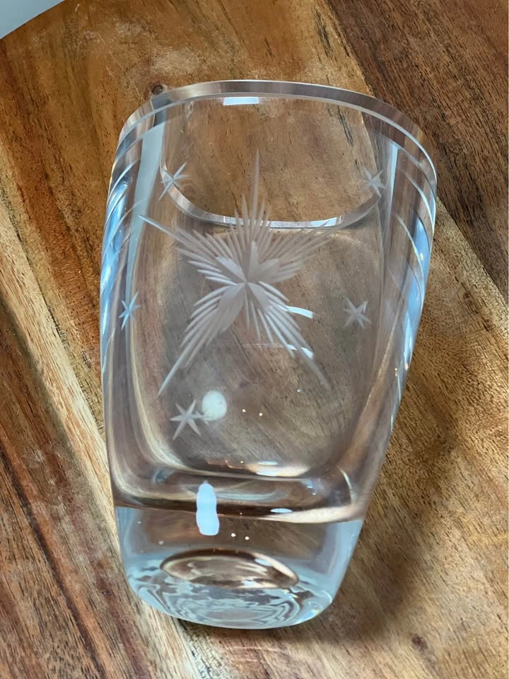 Etched Crystal Starburst Vase 6” Tall - photo 4