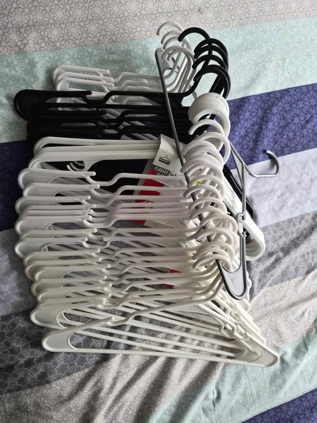 Mixed Hanger Set (30 pcs – small, medium, big, black & white)