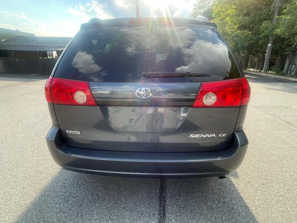 2009 Toyota Sienna With Safety - photo 2