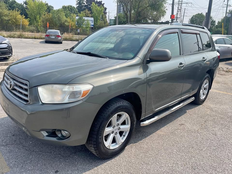 2010 Toyota Highlander with safety certified