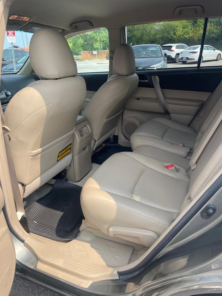 2010 Toyota Highlander with safety certified - photo 5