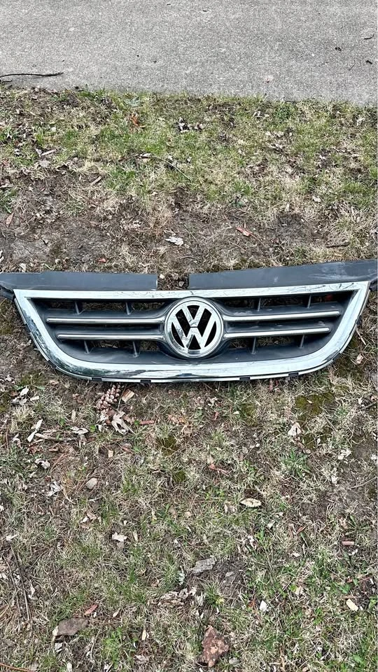 2009-2014 VW Routan Front Radiator Grille OEM