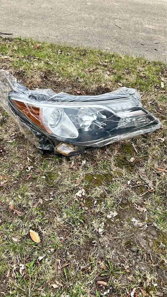 2013-2015 Toyota RAV4 Passenger Headlight
