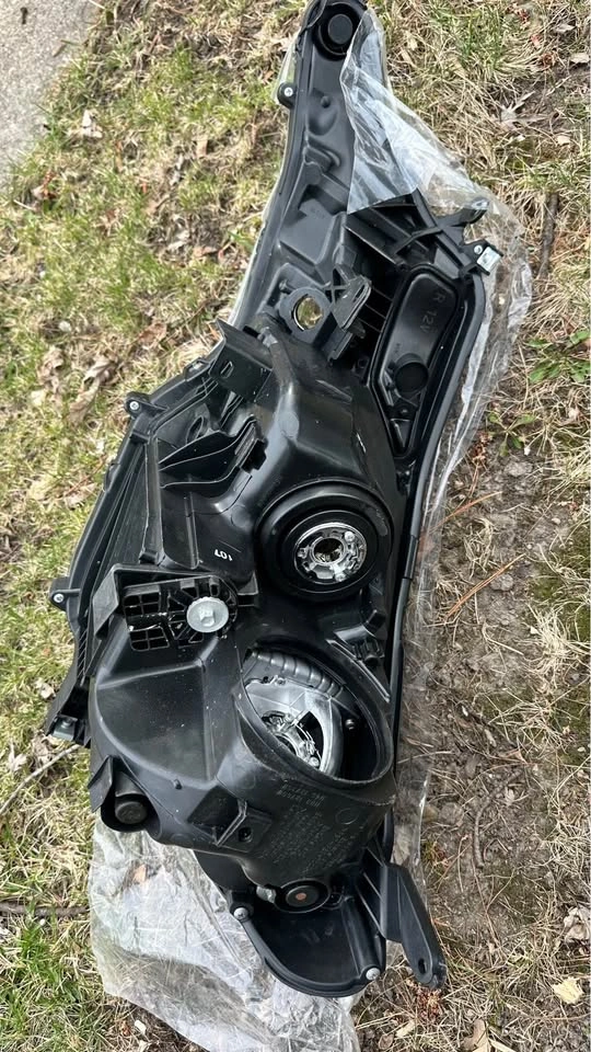 2013-2015 Toyota RAV4 Passenger Headlight - photo 4