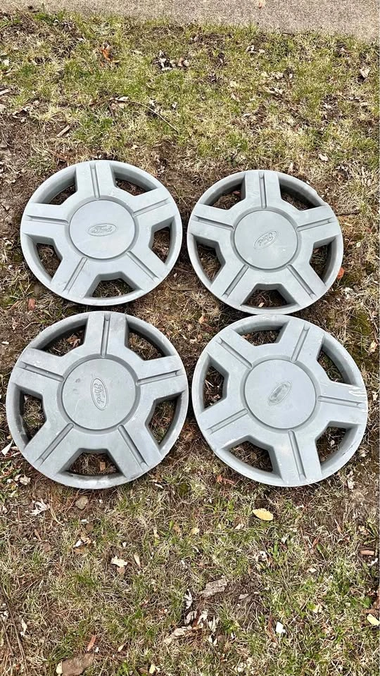 OEM Ford Windstar 15" Hubcaps Wheel Covers Set of 4 (2001-2003)