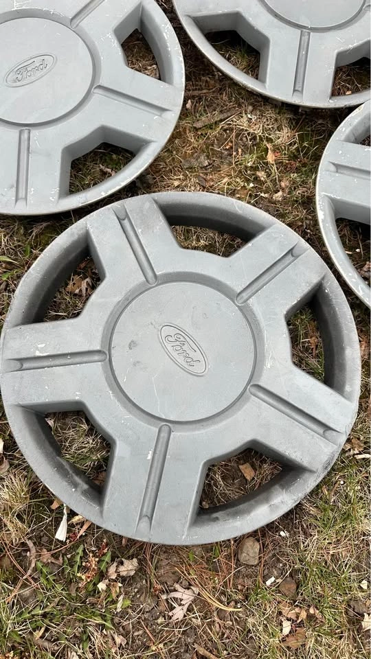 OEM Ford Windstar 15" Hubcaps Wheel Covers Set of 4 (2001-2003) - photo 2