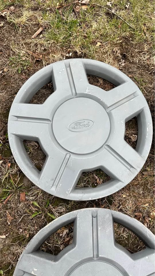 OEM Ford Windstar 15" Hubcaps Wheel Covers Set of 4 (2001-2003) - photo 3