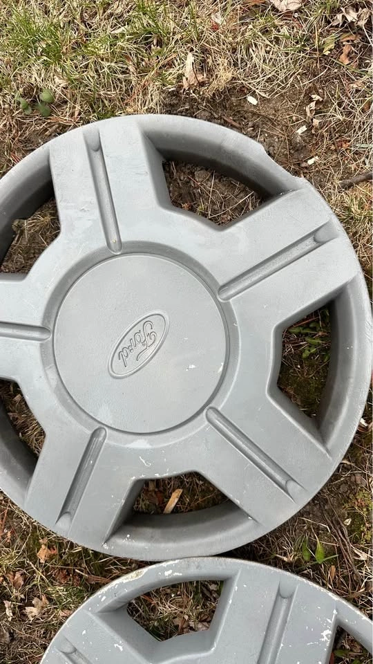 OEM Ford Windstar 15" Hubcaps Wheel Covers Set of 4 (2001-2003) - photo 5