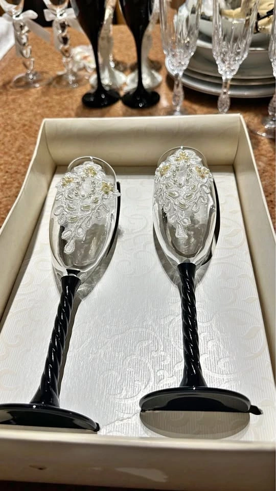 Vintage glasses for wedding.
