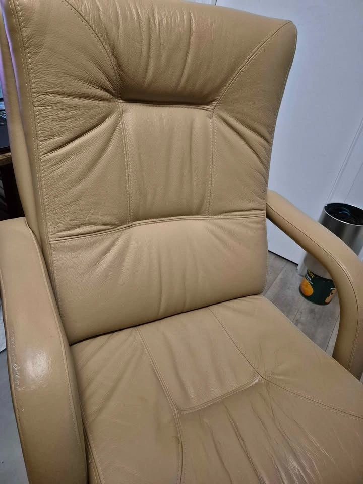 Comfy Leather Office Chair - photo 3