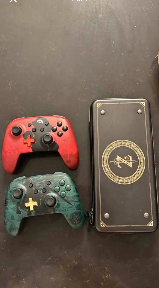 Nintendo Switch Controllers + Zelda Case