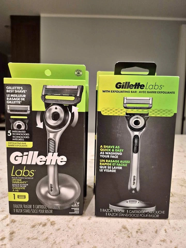 New GilletteLabs Razor Set w/ Exfoliating Bar & Magnetic Stand