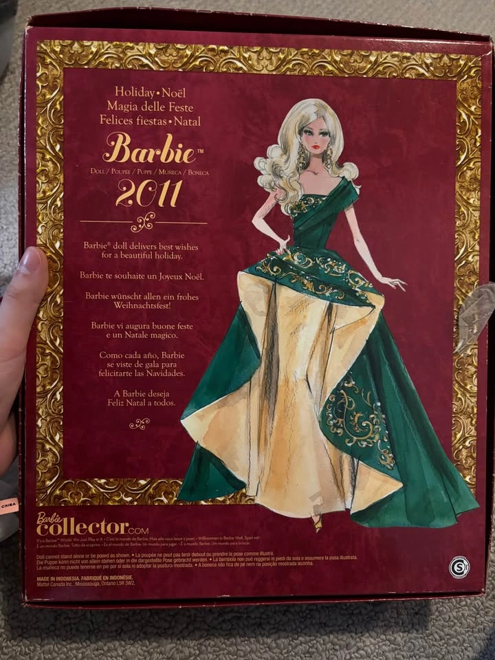Collector Holiday Barbie set from 2011 - photo 2