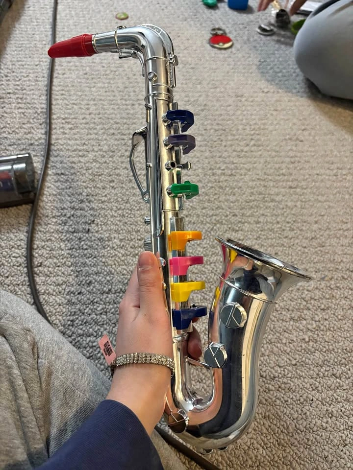 Fun toy saxophone