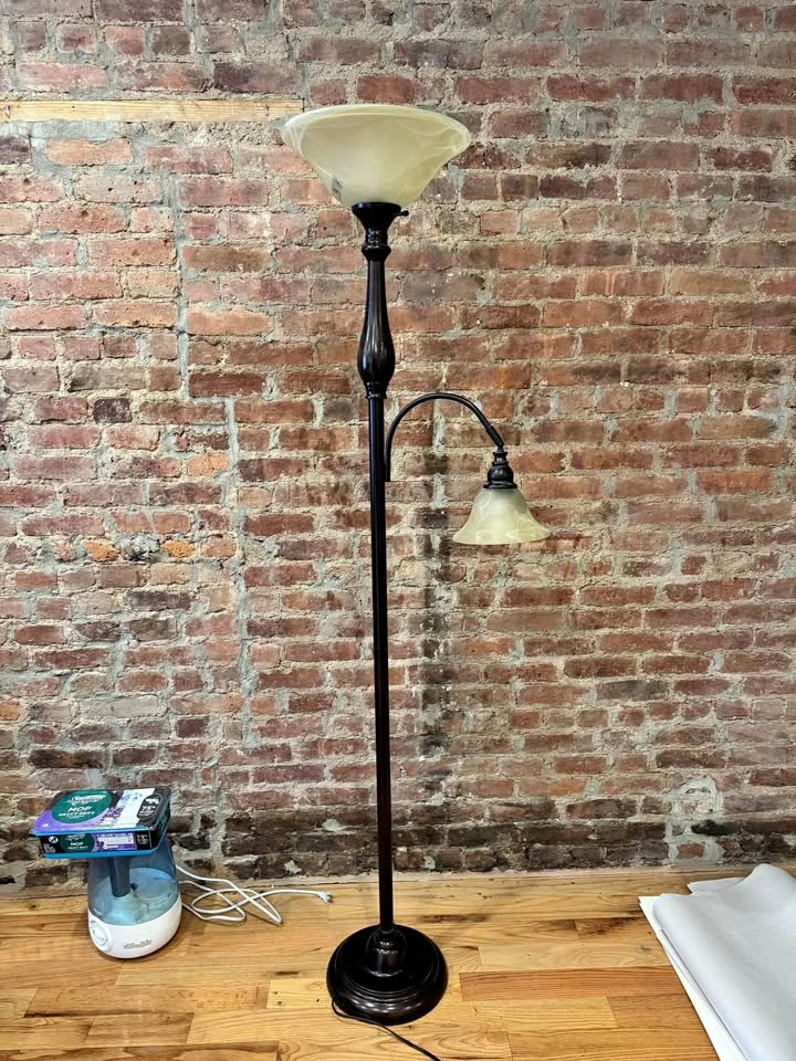 Floor lamp with reading light