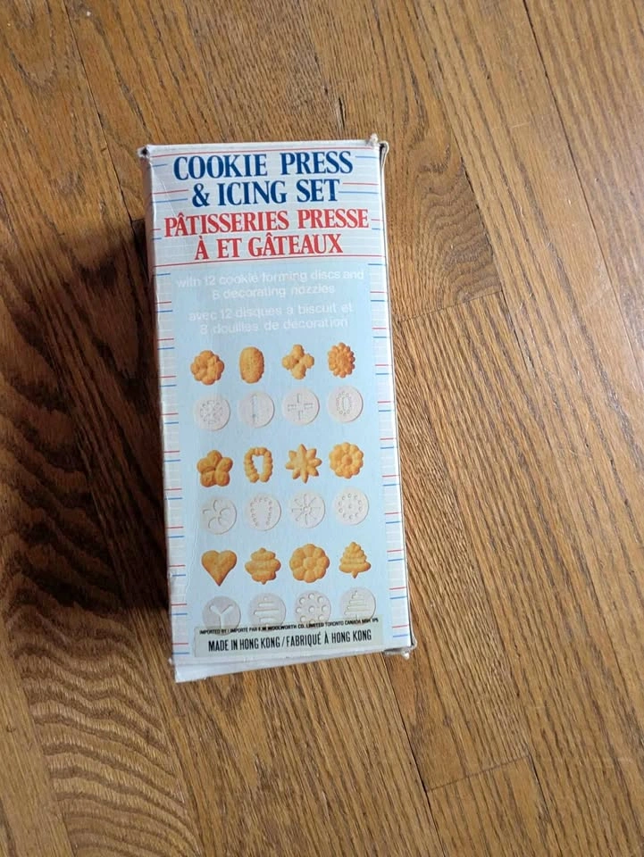 Cookie press and icing set