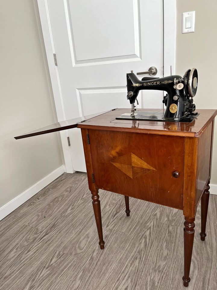 1951 TABLE TOP SINGER