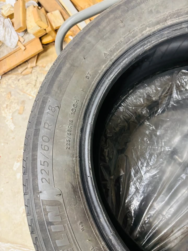 All Season Michelin Tires 225/60/18 - photo 4