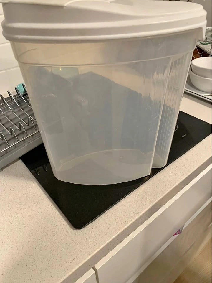 Rubbermaid storage container