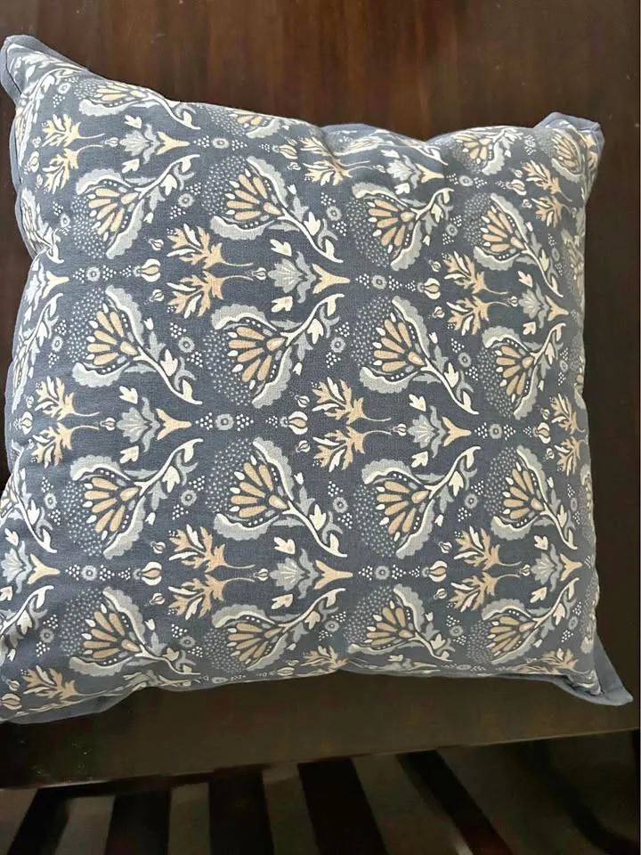 Decorative throw pillows thumbnail