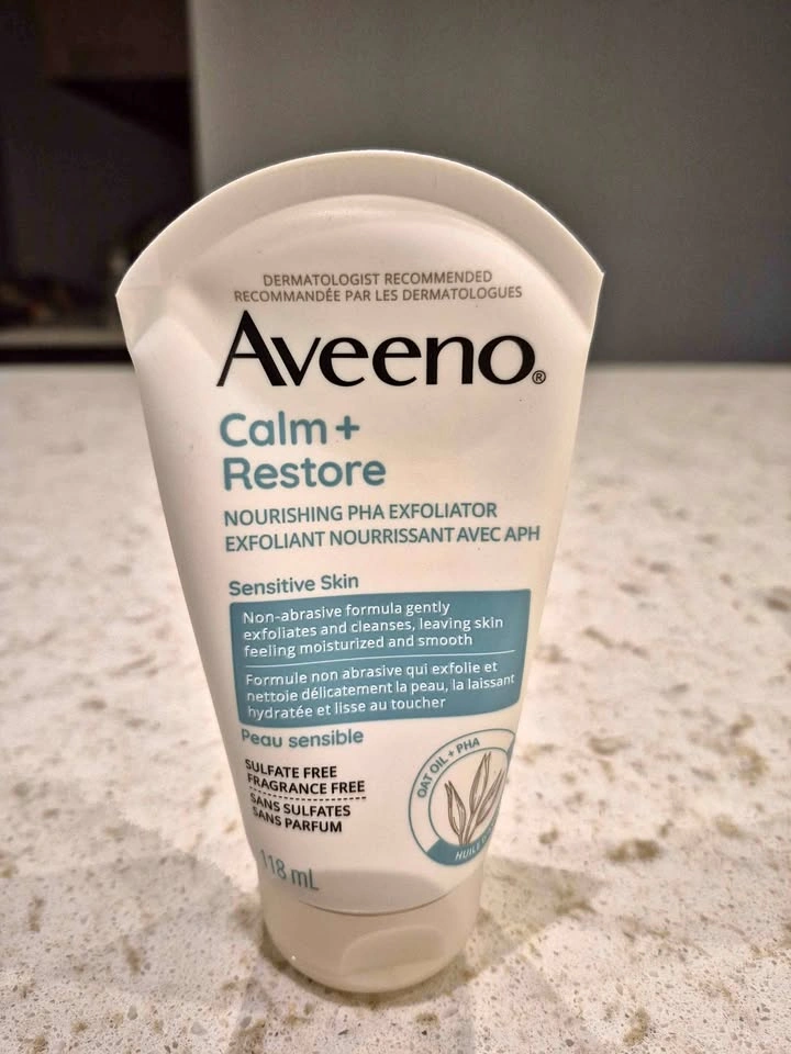 Aveeno Calm + Restore Nourishing PHA Exfoliator Sensitive Skin