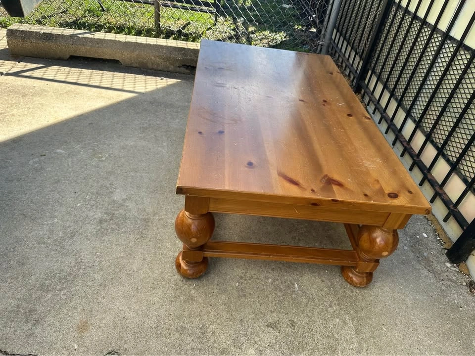 Solid wood coffee table - photo 2
