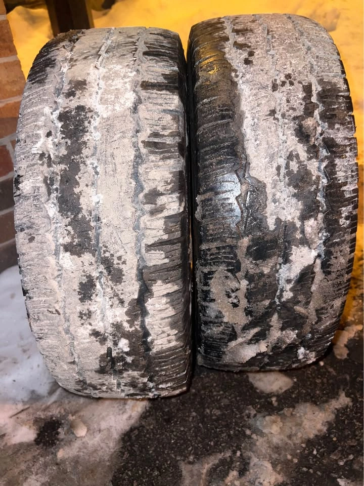 235/65R16 Continental All Season Tires - Pair - photo 3