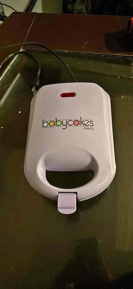Babycake Mini Cake Pop Maker thumbnail