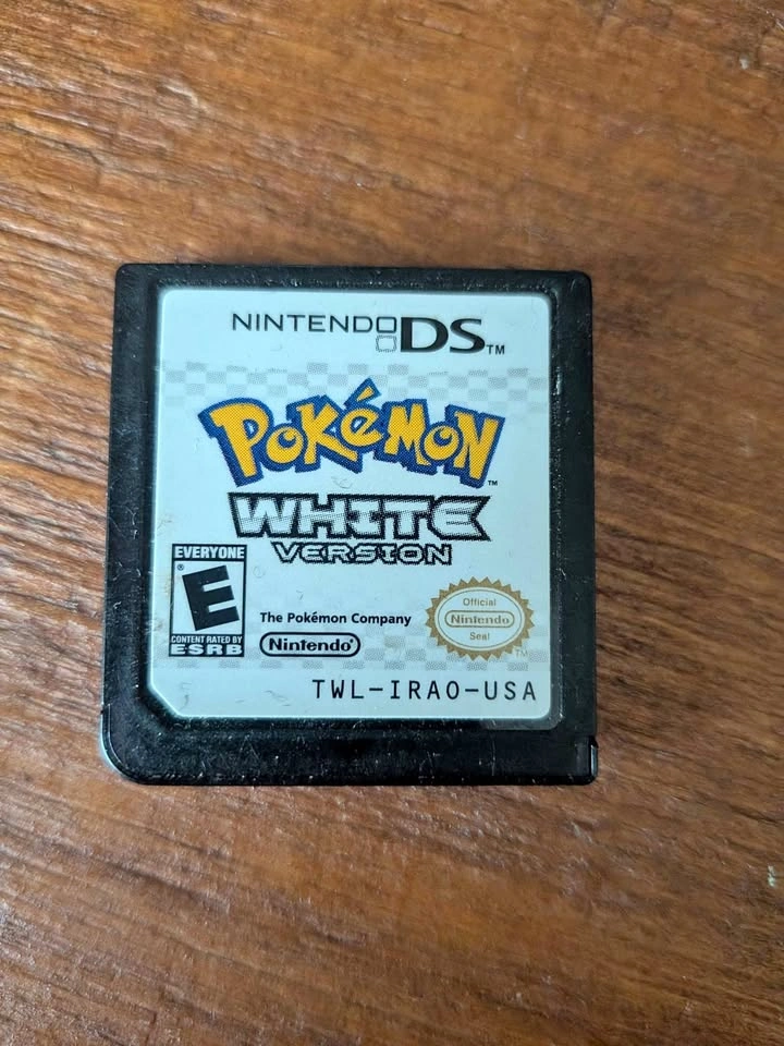 Pokemon White Version Nintendo DS Game