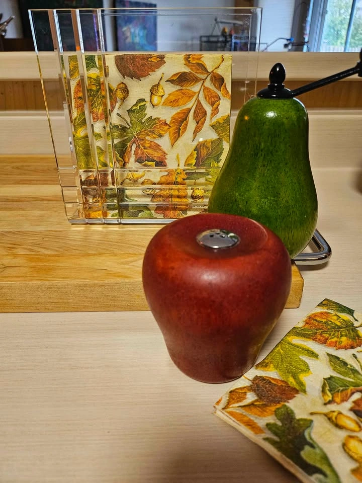 Vintage Lucite Napkin Holder - Hollywood Regency - photo 2